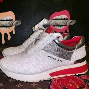 Michael Kors sneaker size 5 condition 9/10